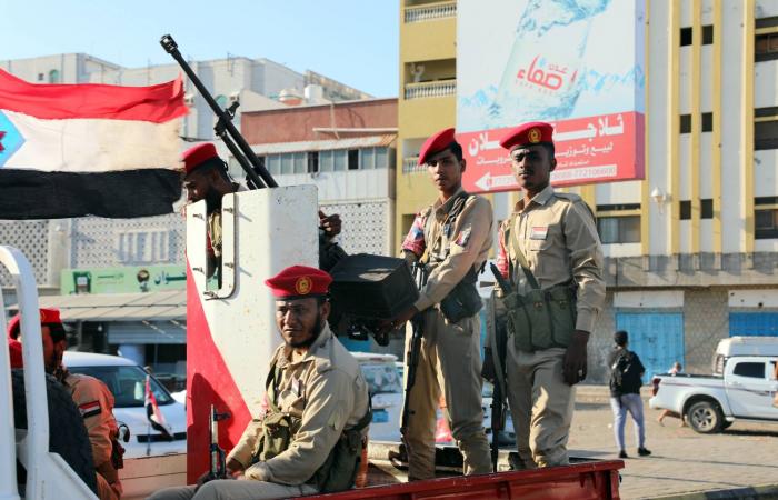 «الانتقالي»
      على
      حافة
      الاختبار...
      هل
      يحفظ
      مكاسبه
      أو
      يتهيأ
      للاصطدام
      الكبير؟