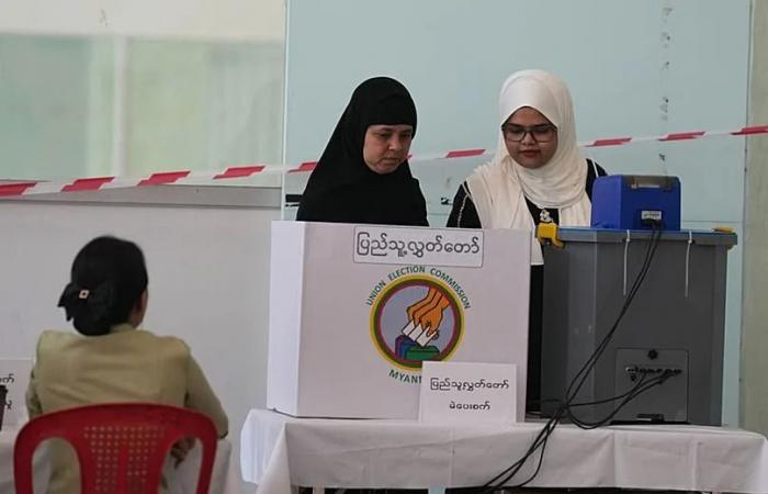 Polls
      close
      in
      first
      ballot
      of
      Myanmar's
      general
      election
      since
      military
      seized
      power
      in
      2021
      coup