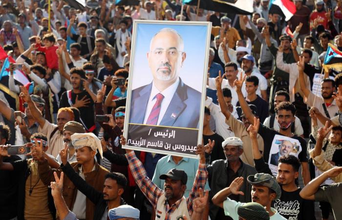 «الانتقالي»
      على
      حافة
      الاختبار...
      هل
      يحفظ
      مكاسبه
      أو
      يتهيأ
      للاصطدام
      الكبير؟