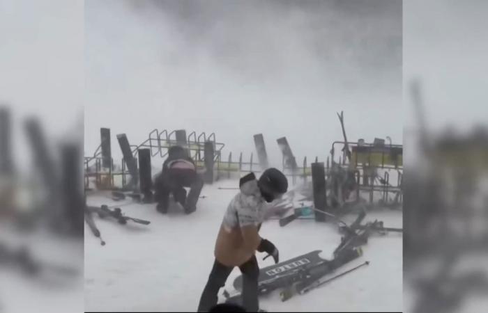 شاهد اكتساح عاصفة ثلجية قوية شمال اليابان لتكتسي باللون الأبيض