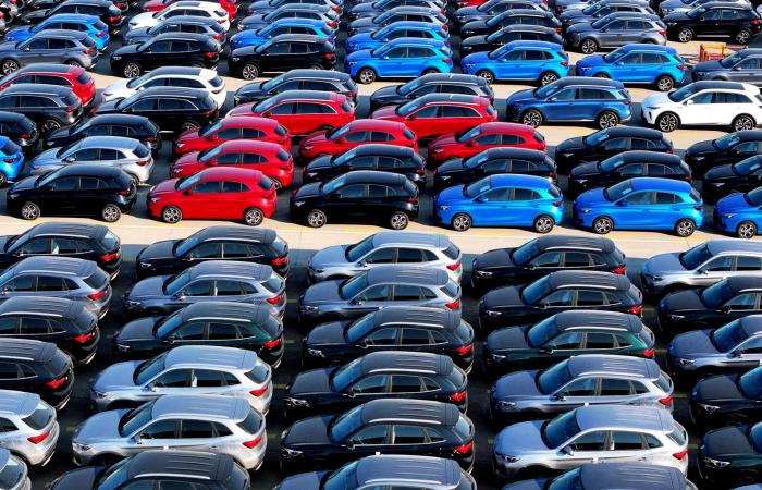 مصر.. جدل في سوق السيارات بعد إغلاق معارض أسفل المباني السكنية