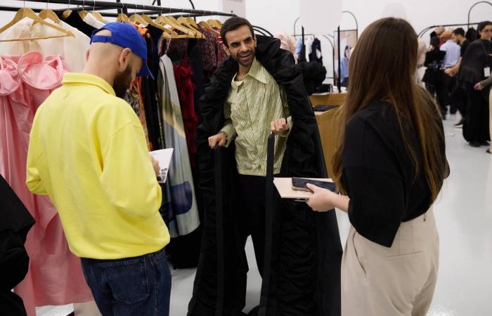 «نجد»
      تروي
      حكاية
      المجوهرات
      السعودية
      للعالم