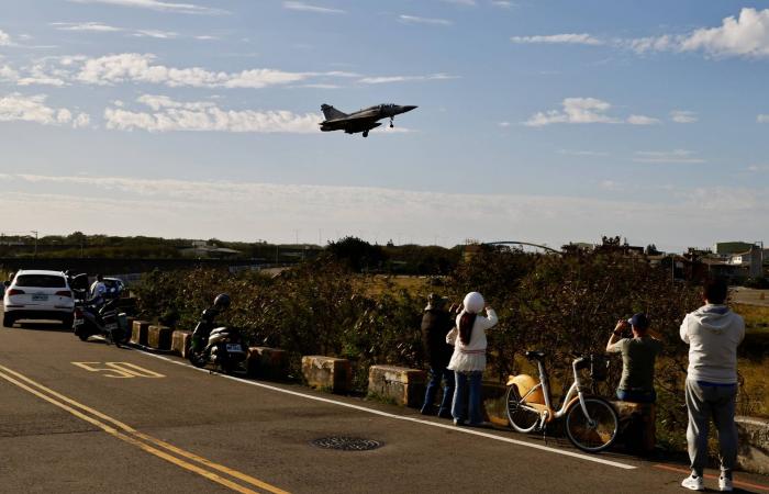 مناورات
      عسكرية
      صينية
      كبيرة
      حول
      تايوان