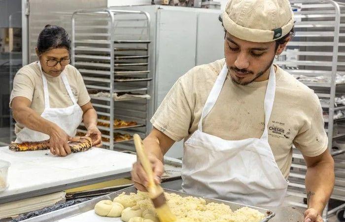 Cheskie
      bakery's
      Mile
      End
      location
      has
      changed.
      Its
      'phenomenal'
      babka
      has
      not