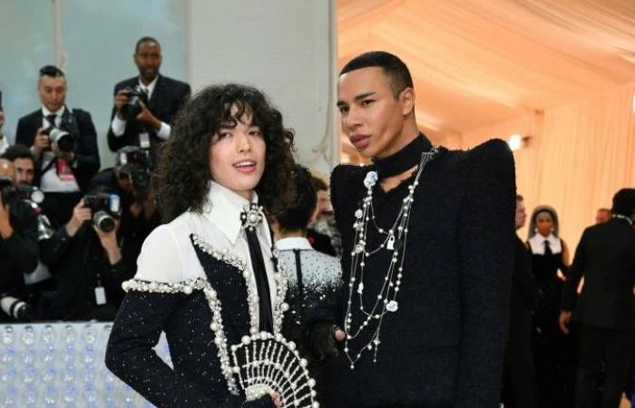 «نجد»
      تروي
      حكاية
      المجوهرات
      السعودية
      للعالم