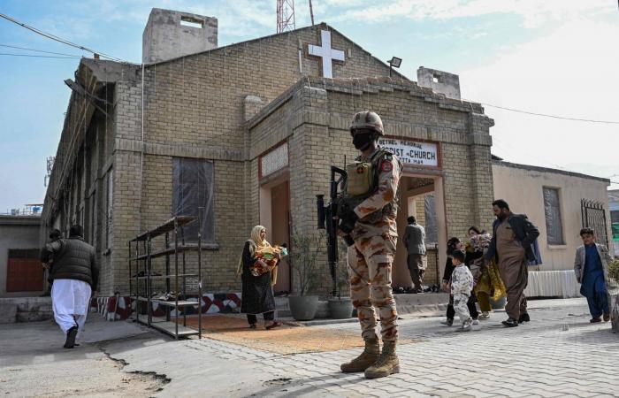 قوات
      الأمن
      الباكستانية
      تعلن
      «تحييد»
      12
      مسلحاً
      في
      إقليمَي
      خيبر
      وبلوشستان
      المحاذيين
      لأفغانستان