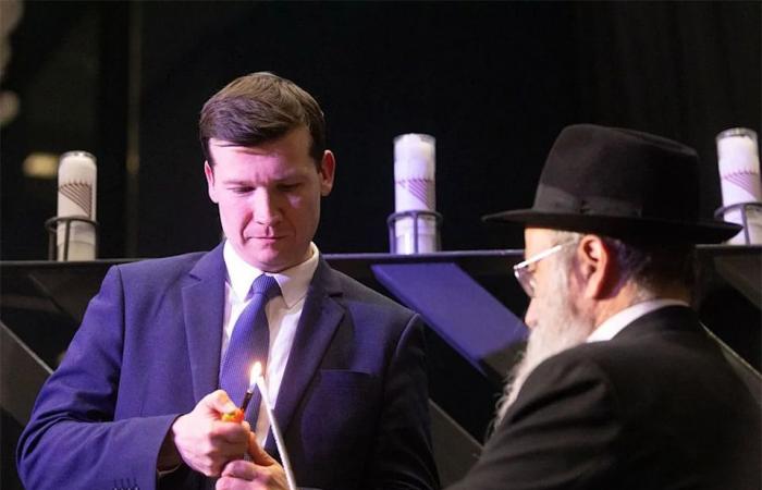 Braid:
      Jeromy
      Farkas
      takes
      over
      city
      hall
      with
      action
      and
      a
      vow
      to
      fight
      antisemitism