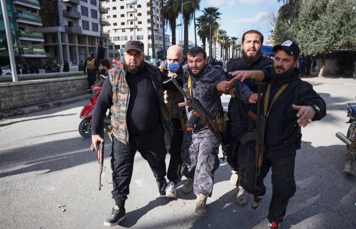 سماع
      دوي
      انفجار
      بمحيط
      منطقة
      المزة
      في
      دمشق