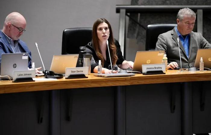 City
      manager’s
      emails
      scarce
      on
      details
      on
      how
      5-day
      return
      to
      office
      mandate
      came
      to
      be