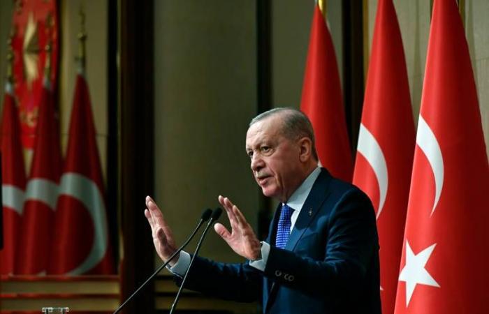 قتلى
      ومصابون
      من
      الشرطة
      و«داعش»
      باشتباكات
      دامية
      غرب
      تركيا