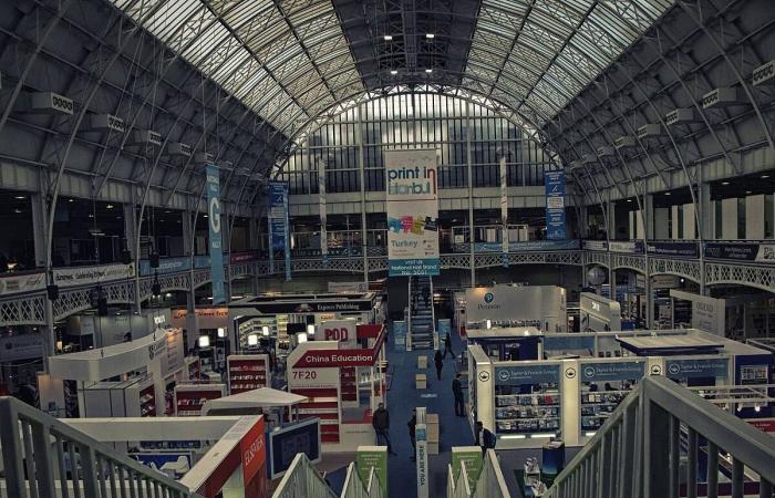 أوانٍ
      فخارية
      من
      موقع
      مليحة