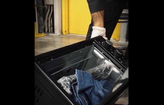 الجمارك تحبط محاولة تهريب مادة الحشيش المخدرة مخبأة بطريقة سرية داخل فرن كهربائي