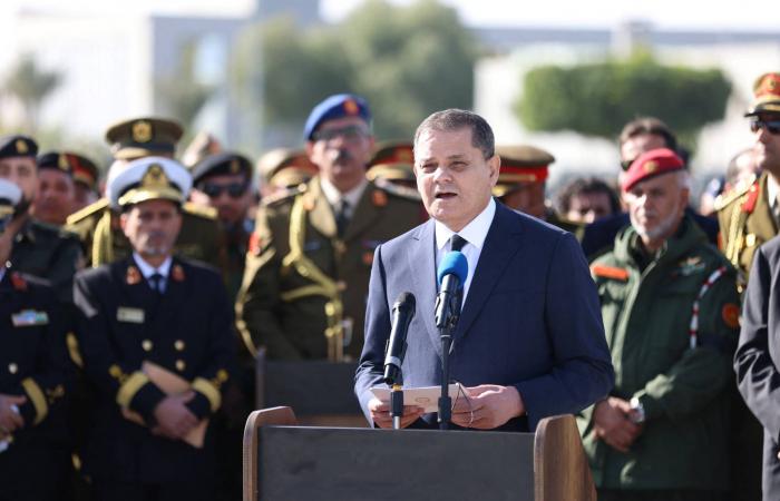 «رواتب
      العسكريين»
      تصطدم
      بالخلاف
      السياسي
      بين
      أفرقاء
      ليبيا