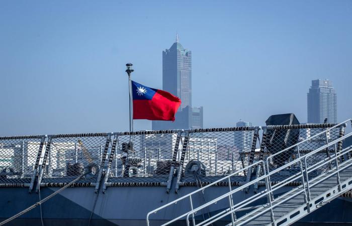 الصين
      تستعرض
      قوتها
      العسكرية
      حول
      تايوان