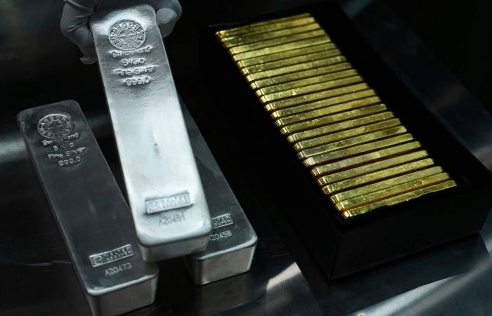 «المواني»
      السعودية
      توقع
      عقداً
      لتخزين
      وتصدير
      المواد
      الكيميائية