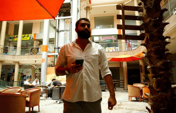 مسؤولان
      يمنيان
      لـ«الشرق
      الأوسط»:
      قرارات
      العليمي
      لحماية
      سيادة
      الدولة