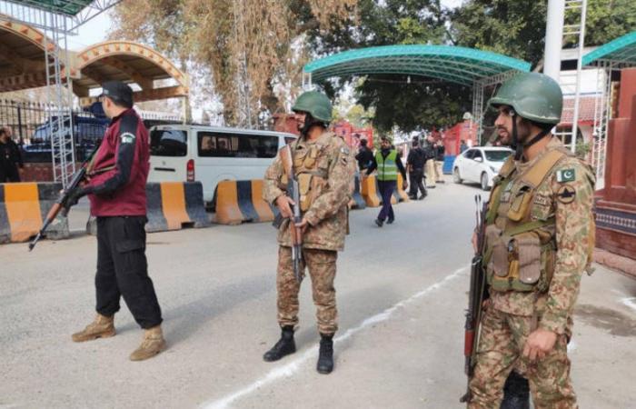 باكستان:
      الشرطة
      تعتقل
      فتاة
      مراهقة
      اتجهت
      للتطرف
      عبر
      الإنترنت