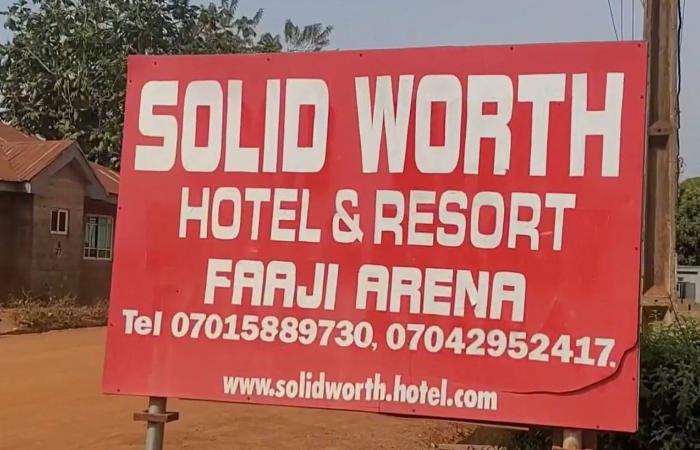 غينيا
      تعلن
      فوز
      الجنرال
      مامادي
      دومبويا
      في
      الانتخابات
      الرئاسية