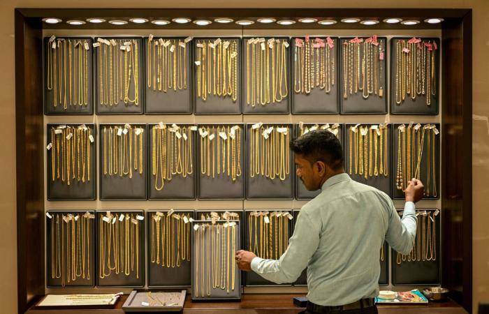 «المواني»
      السعودية
      توقع
      عقداً
      لتخزين
      وتصدير
      المواد
      الكيميائية