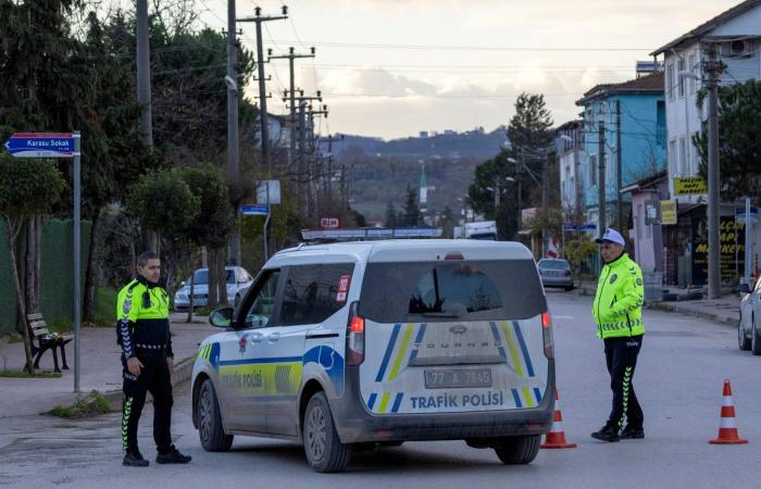 تركيا:
      اعتقال
      110
      في
      حملة
      ضد
      «داعش»
      غداة
      اشتباك
      دامٍ