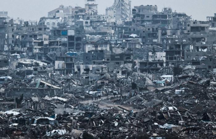 محملة
      بأطنان
      المتفجرات...
      كيف
      دمرت
      إسرائيل
      مدينة
      غزة
      بناقلات
      جند
      مدرعة؟
      (صور)