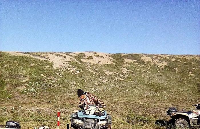 New
      ‘mini-bridges’
      are
      helping
      hunters
      in
      Paulatuk
      adapt
      to
      climate
      change