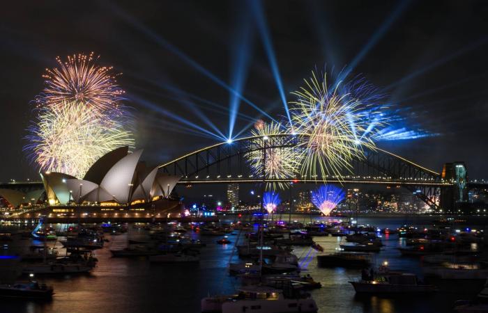 سيدني
      تستقبل
      العام
      الجديد
      وسط
      حداد
      على
      ضحايا
      هجوم
      بونداي