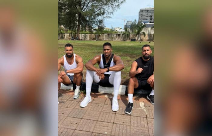 من هما صديقا أنتوني جوشوا اللذين لقيا حتفهما بحادث السير المميت في نيجيريا ونجا منه الملاكم؟