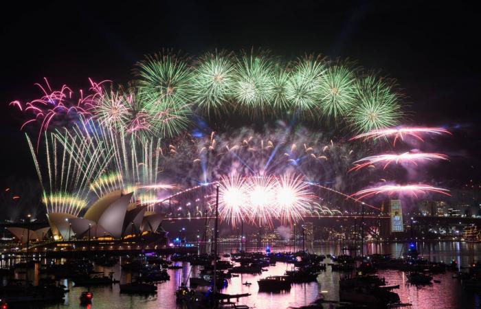 سيدني
      تستقبل
      العام
      الجديد
      وسط
      حداد
      على
      ضحايا
      هجوم
      بونداي