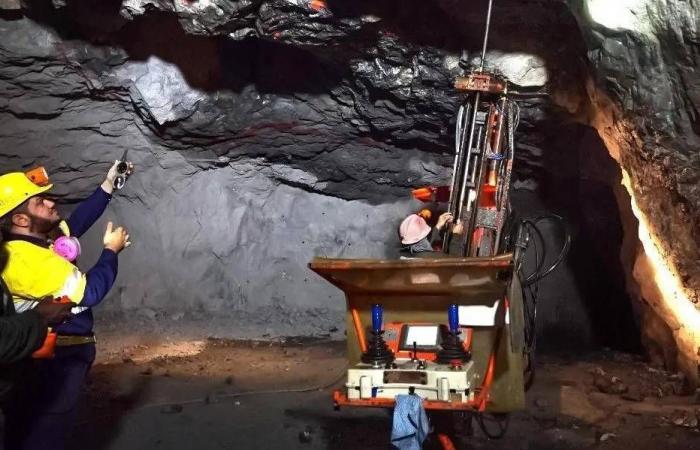 السعودية
      تعزِّز
      حضورها
      في
      سوق
      الذهب
      العالمية
      بدفع
      استثماري
      وتشريعي