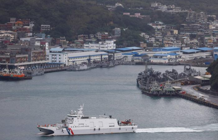 رئيس
      تايوان
      يتعهد
      الدفاع
      بحزم
      عن
      السيادة
      بعد
      المناورات
      الصينية