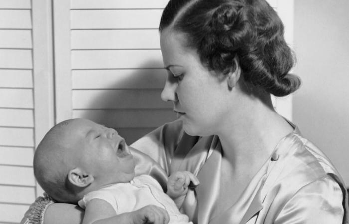 بين الألم والوصمة.. أمهات يُعانين بصمت بعد الولادة