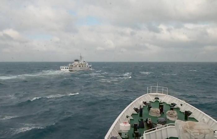 رئيس
      تايوان
      يتعهد
      الدفاع
      بحزم
      عن
      السيادة
      بعد
      المناورات
      الصينية