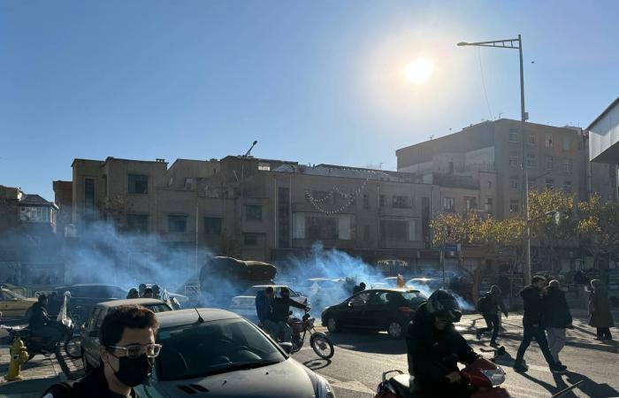 تقرير:
      إيران
      تعرض
      بيع
      أنظمة
      أسلحة
      متطورة
      لحكومات
      أجنبية
      مقابل
      عملات
      مشفرة