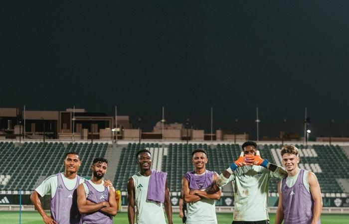 الدوري
      السعودي...
      كلاسيكو
      ساخن
      بين
      الأهلي
      والنصر