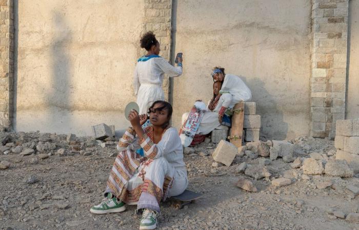 يواجهن الكراهية لأنهنّ يتزلّجن.. مصورة توثق شابات يكسرن الصور النمطية في إثيوبيا