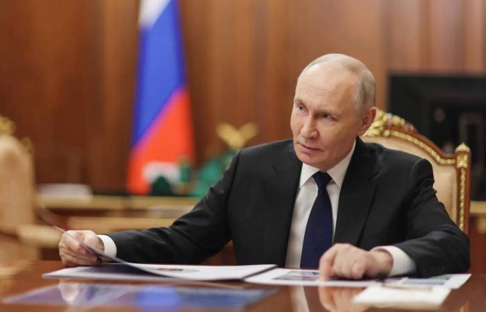 زيلينسكي:
      السلام
      أصبح
      قاب
      قوسين
      أو
      أدنى
      وما
      تبقى
      فقط
      10
      %
      لإنجازه