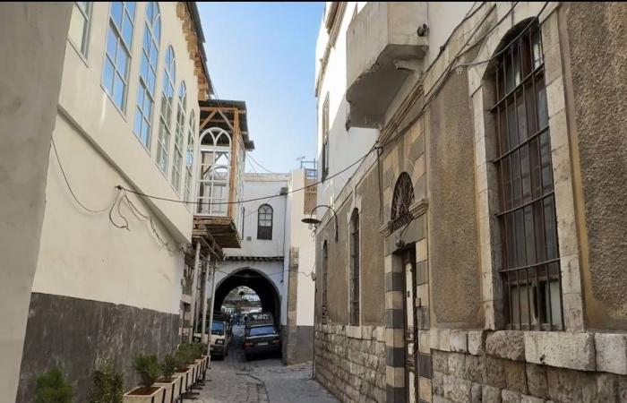 قبر
      مصري
      يغرق
      في
      عسل
      النحل...
      ما
      قصته؟