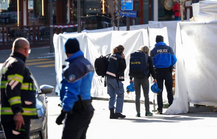 مقتل
      40
      وإصابة
      100
      جرّاء
      انفجار
      بحانة
      في
      منتجع
      تزلج
      سويسري