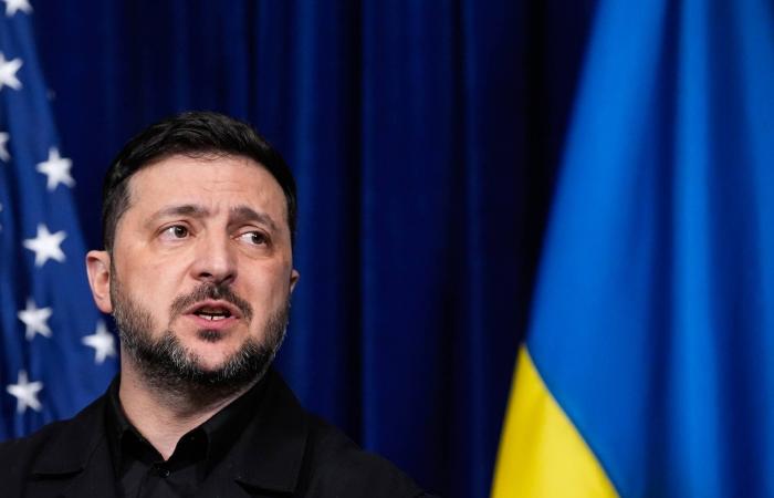 زيلينسكي:
      السلام
      أصبح
      قاب
      قوسين
      أو
      أدنى
      وما
      تبقى
      فقط
      10
      %
      لإنجازه