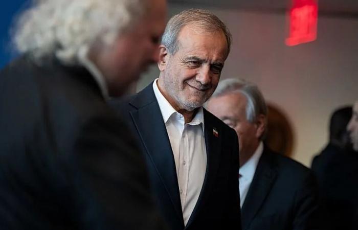 At
      least
      three
      killed
      as
      protests
      against
      Iran's
      worsening
      economy
      spread
      beyond
      cities