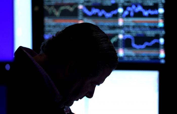 عُمان
      تُقرّ
      موازنة
      2026
      بإنفاق
      31.1
      مليار
      دولار