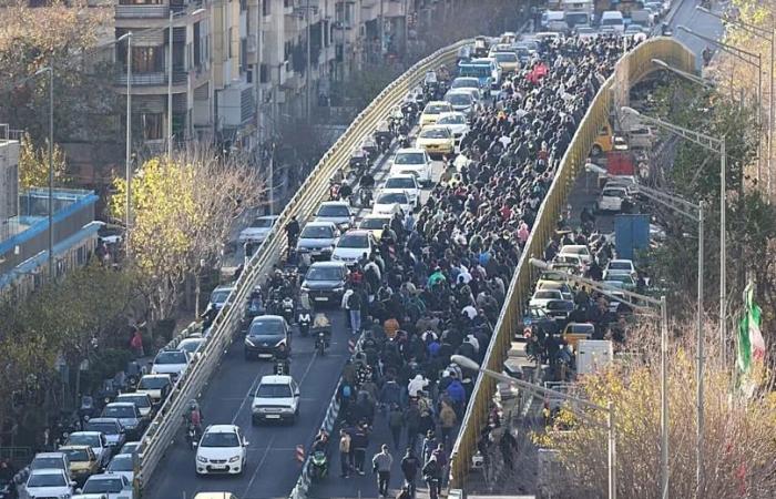 At
      least
      three
      killed
      as
      protests
      against
      Iran's
      worsening
      economy
      spread
      beyond
      cities