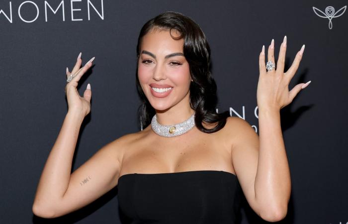 من السجادة الحمراء إلى القصور الملكية.. مجوهرات صنعت بريق إطلالات العام 2025