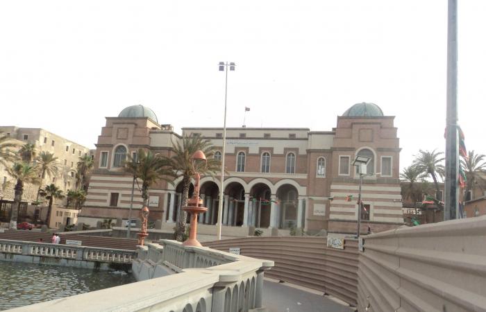 «الوحدة»
      الليبية
      لمواجهة
      موجة
      الغلاء
      بتدابير
      صارمة