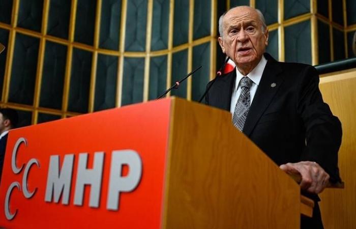 حزب
      حليف
      للحكومة
      التركية
      يلوّح
      بعملية
      عسكرية
      ضد
      «قسد»