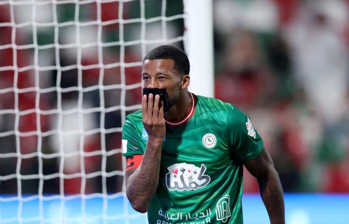 الدوري
      السعودي:
      فينالدوم
      يواصل
      التألق
      ويقود
      الاتفاق
      للانتصار
      الخامس