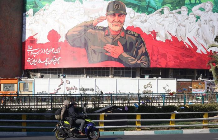 ترامب يحذّر إيران ويلوّح بالتدخل لحماية المتظاهرين إذا أُطلق النار عليهم