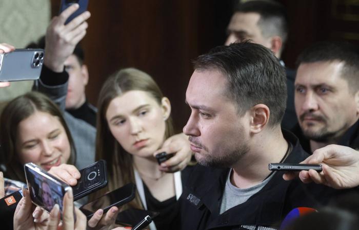 القضاء
      الفرنسي
      يحقق
      في
      مقاطع
      فيديو
      جنسية
      مزيفة
      ولّدتها
      أداة
      «غروك»