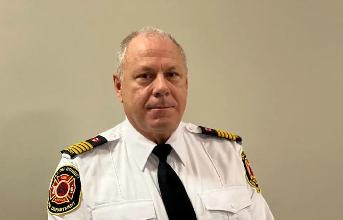 Snowmobiler
      rescued
      after
      plunging
      into
      open
      water
      on
      Winnipeg
      River
      near
      Lac
      du
      Bonnet